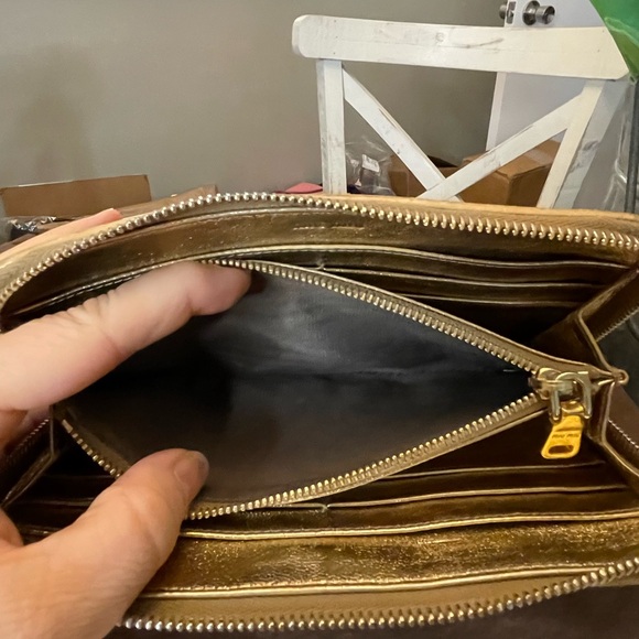 Miu Miu Matelassé gold long zipper wallet - Picture 9 of 13